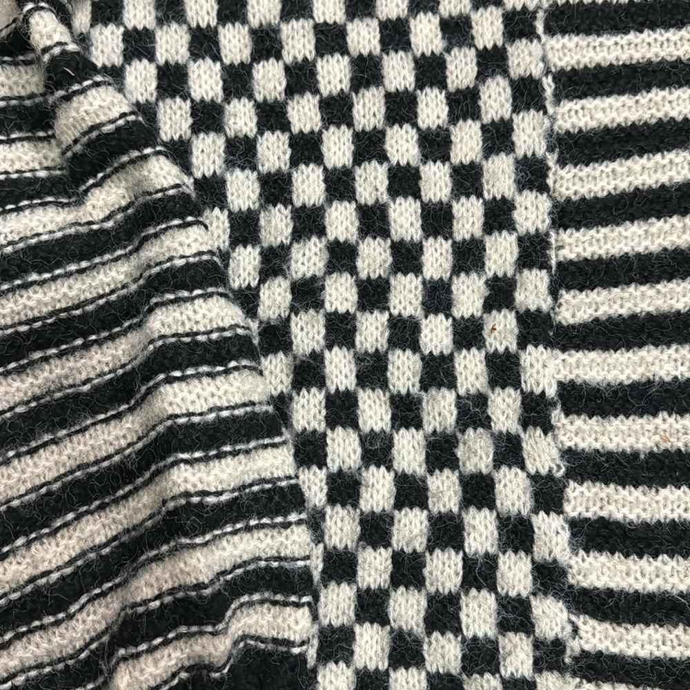 Checkered Sweater - Picture 2 of 5